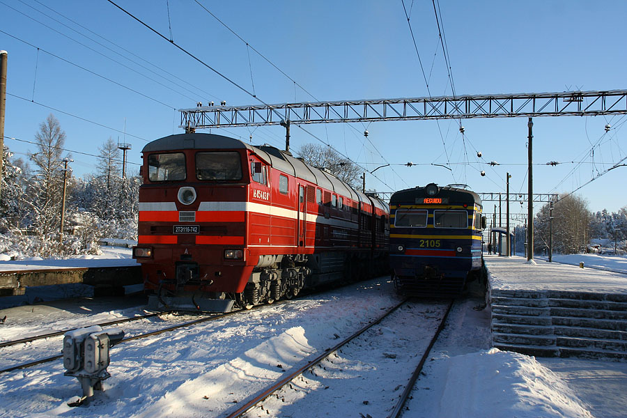 2TE116- 742 (Russian loco)+ER2-1293 (EVR ER2-2105)
24.01.2010
Aegviidu
