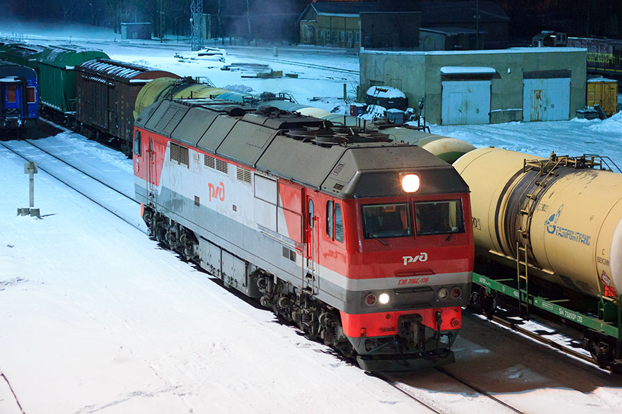 TEP70BS-176 (Russian loco)
22.12.2012
Narva
