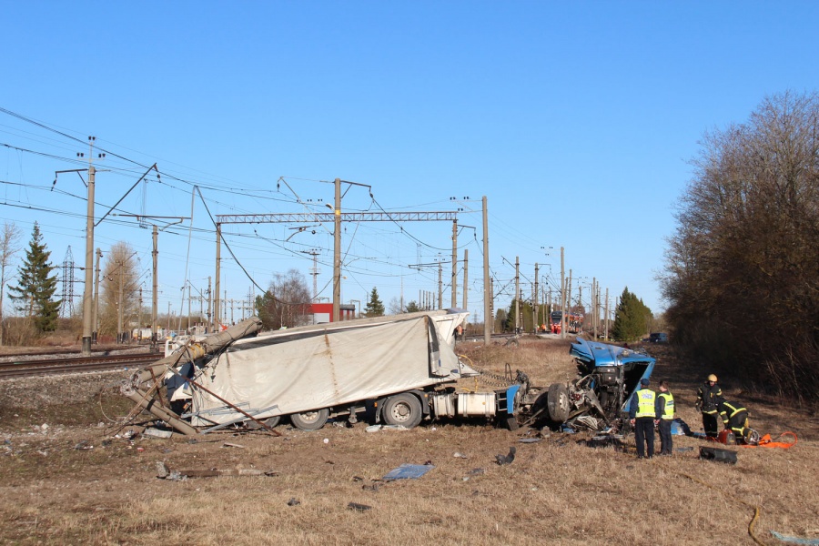 Truck after a collision with 2428 DMU
16.04.2014
Raasiku
