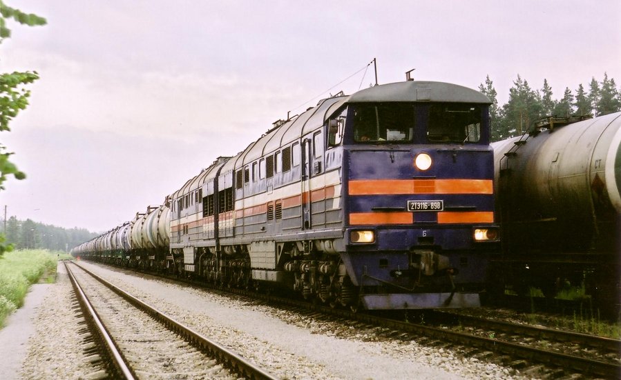 2TE116- 898 (Russian loco)
21.07.2004
Orava
