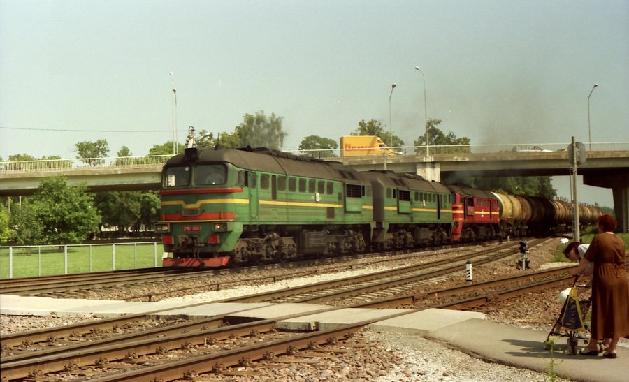 2M62-0921 (Latvian loco)+M62-1261 (EVR M62-1115)
07.2002
Jõhvi
