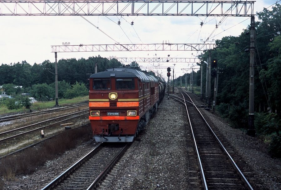 2TE116- 696 (Russian loco)
17.08.2007
Kehra

