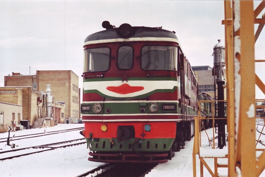 TEP60-0152 (ex. 2TEP60-0052B, Belorussian loco)
26.01.2007
Vilnius depot
