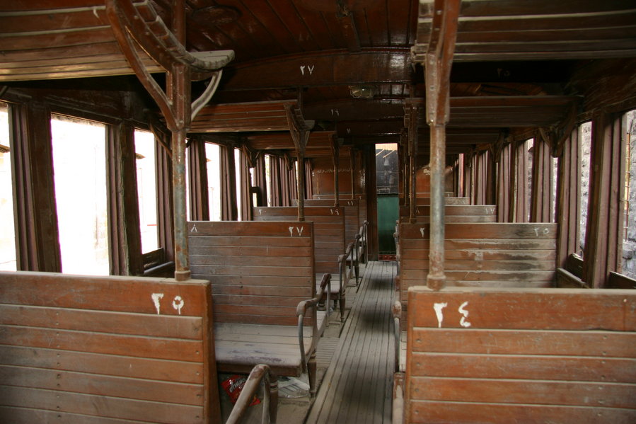 Passanger car interior (built 1906)
07.10.2009
Damaskus railway museum
