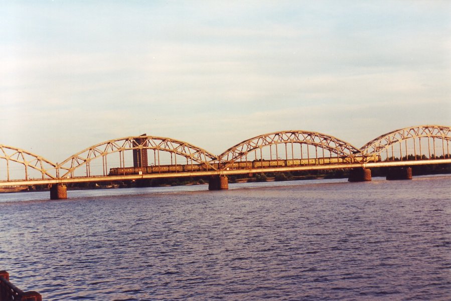 Daugava river bridge
03.08.1997
Rīga
Schlüsselwörter: riga