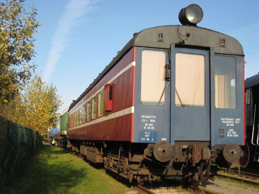 Latvian track measuring car nr 160, first day in museum
27.10.2011
LDz railway museum, Riga
