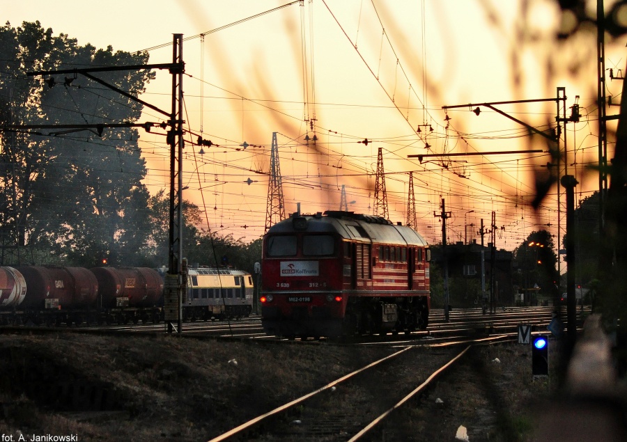 Comeback
22.05.2012 
Kutno, M62-0198 Orlen KolTrans, comeback to Płock-Trzepowo Station. 
Võtmesõnad: M62, M62-0198, Orlen KolTrans