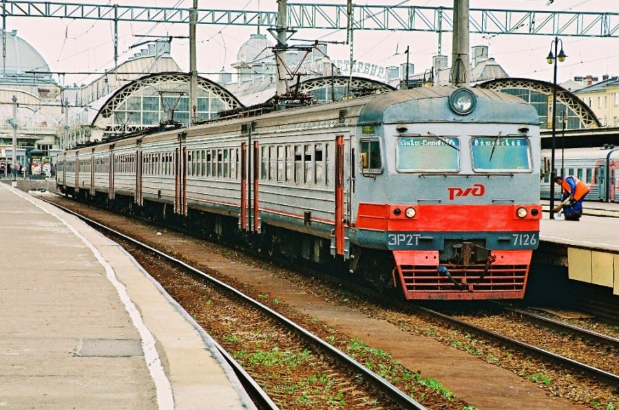 ER2T-7126
04.2011
St-Petersburg-Vitebskii station
