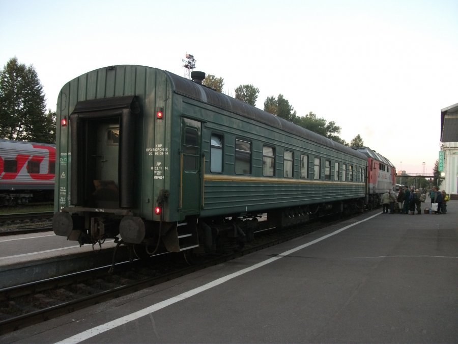 TEP70-0401 with a regional train 6721 Pskov-Pechory
25.08.2013
Pskov-Passazhirskiy
