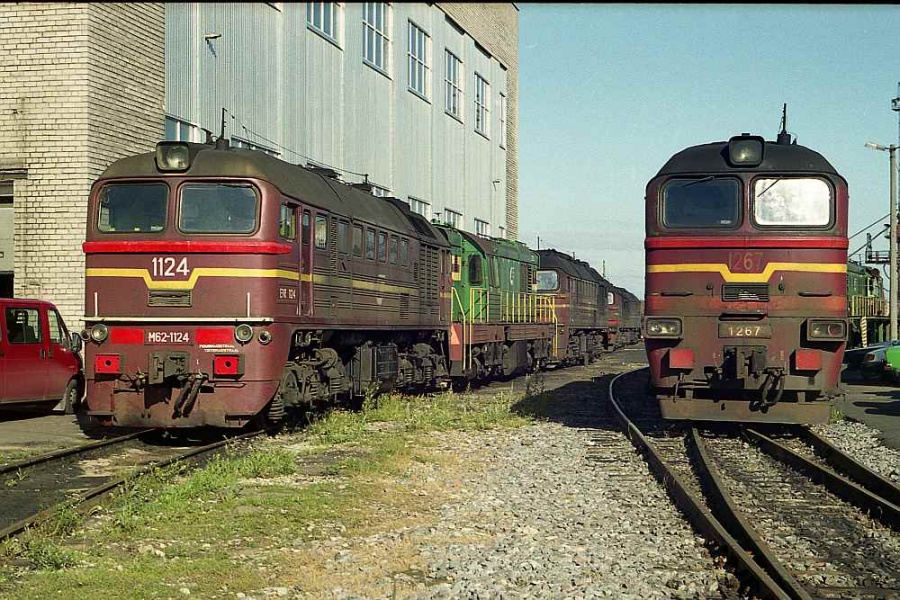 M62-1294 (EVR M62-1124) & 2M62-1092 (EVR 2M62-1267/68) 
23.07.2002
Tallinn-Kopli depot
