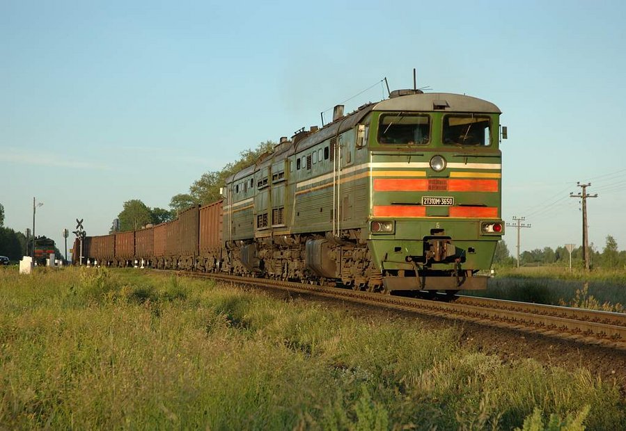 2TE10M-3650 (Belorussian loco)
21.06.2007
Naujene
