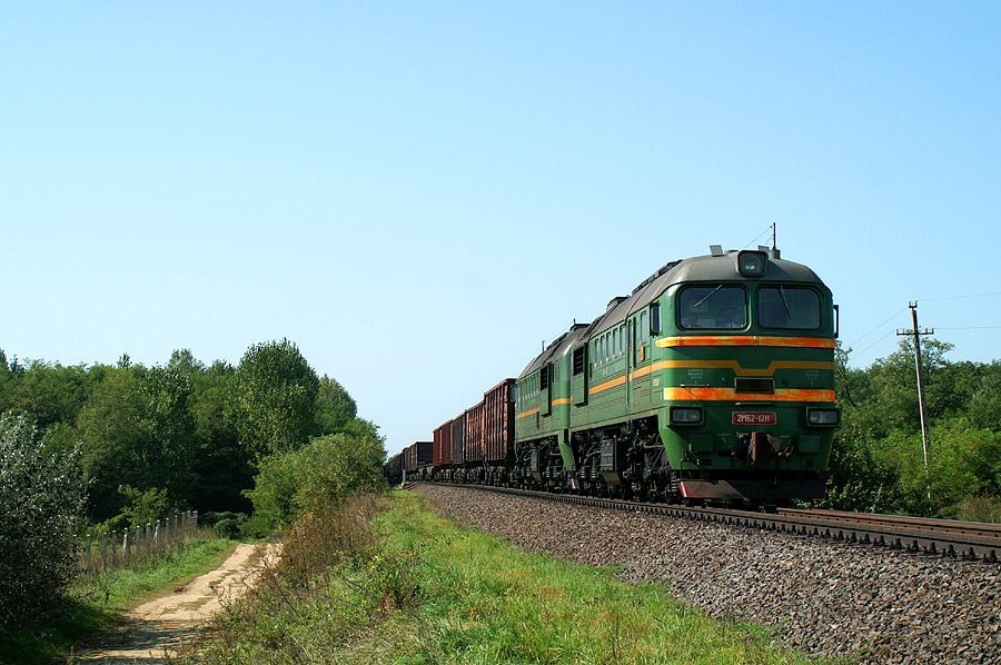2M62-1211 (Ukrainian loco)
24.09.2006
Eperjeske
