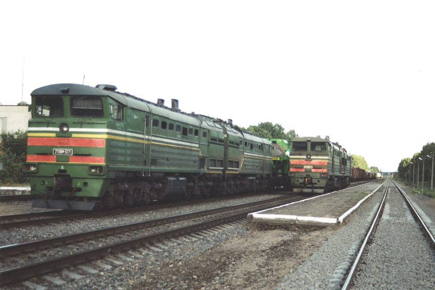 2TE10M-3371+2TE10U-0066 (Belorussian locos)
07.2005
Kyviškės
Keywords: kyviskes