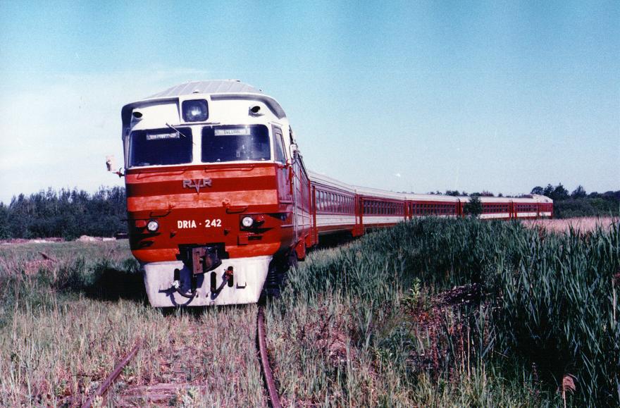 DR1A-242 (Estonian DMU)
11.06.1993
Pytalovo, returning from repairs in Vilnius
