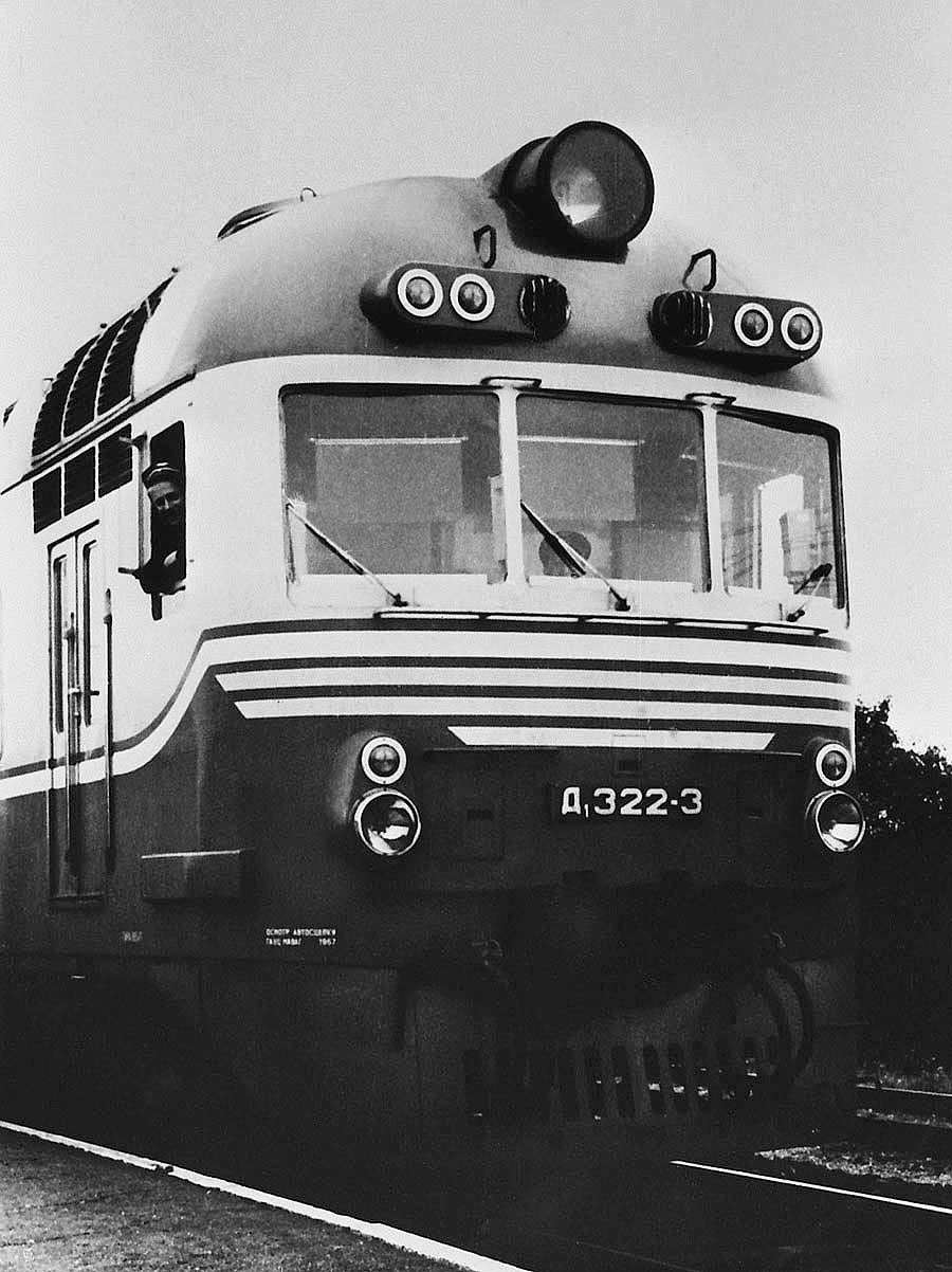 D1-322
09.1969
Nõmmküla, Tartu-Tallinn train. 
Engineer/vedurijuht Illario Vernik
