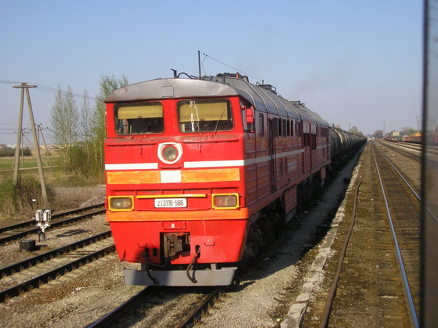 2TE116- 586 (Russian loco)
05.2006
Tapa
