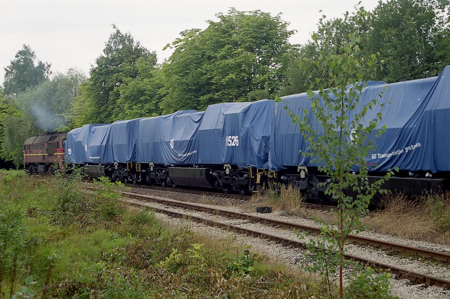 M62-1286 (EVR M62-1119)+C36-7i locos straight from port+ČME3-4280 (EVR ČME3-1324) 2/3
01.08.2002
Tallinn- Kopli
