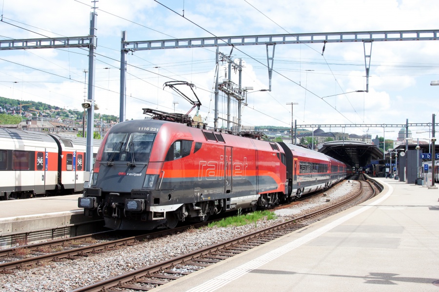 ÖBB Railjet 1116 221
01.06.2016
Zürich hauptbahnhof
