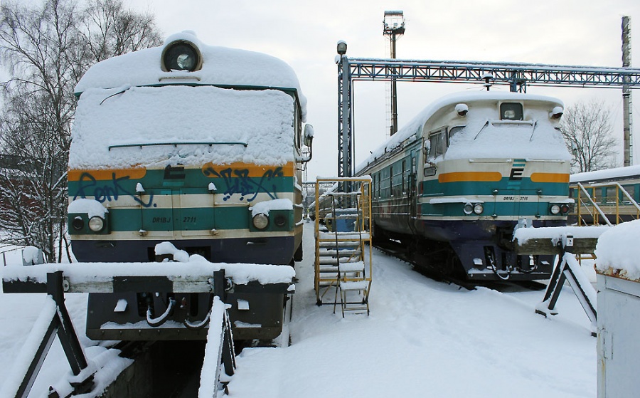 DR1A-274 (EVR DR1BJ-2711) & DR1A-242 (EVR DR1B-3715) and other cars out of service
17.01.2014
Tallinn-Väike depot
