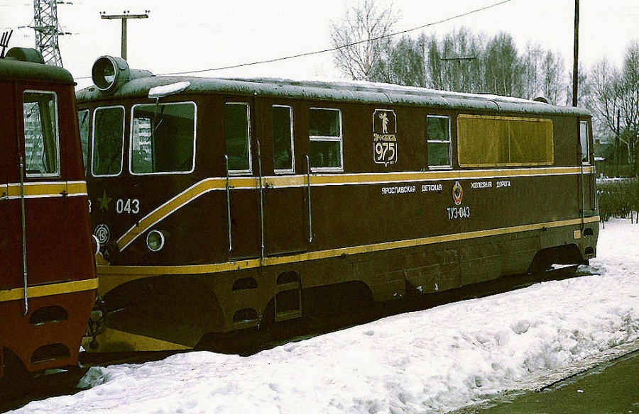 TU3-043
12.03.1991
Yaroslavl children railway
Locomotive worked in Lithuania, depot Panevežys since 1958 until 1970.
Vedur töötas Leedus, Panevežyse depoos aastatel 1958-1970.
