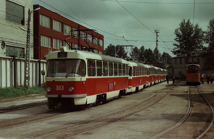 Tatra T4SU - 303
24.08.1988
Tallinn, Pärnu mnt. depot

