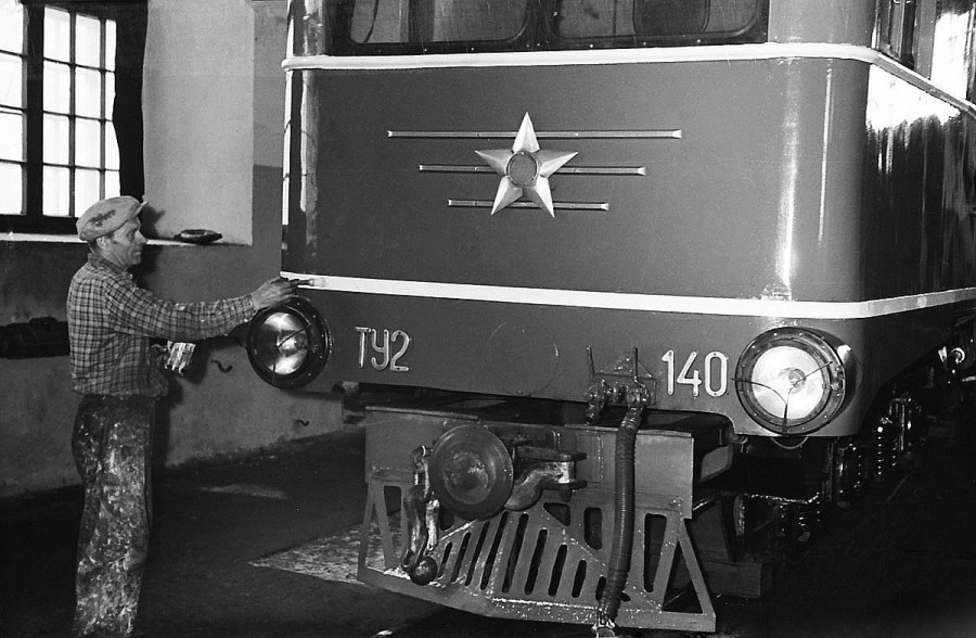 TU2-140
04.1961
Tallinn-Väike depot 
Painter "Võõba" in action. 
Maaler "Võõba" toimetamas.
