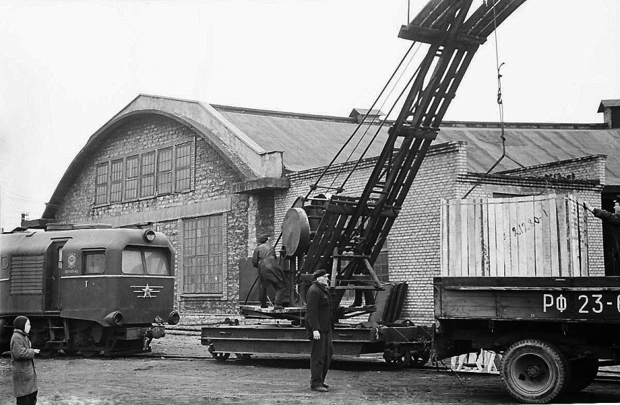 TU2 & crane
04.1960
Tallinn-Väike depot
