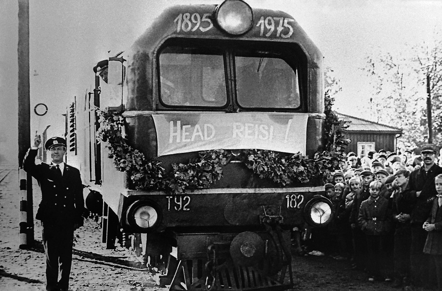 TU2-182
30.09.1975
Mõisaküla

Today, 45 years ago, the last narrow gauge train left from Estonia forever.
Täna 45 aastat tagasi lahkus viimane kitsarööpmeline rong Eestist, liinil Mõisaküla - Riisselja - Ainaži.
