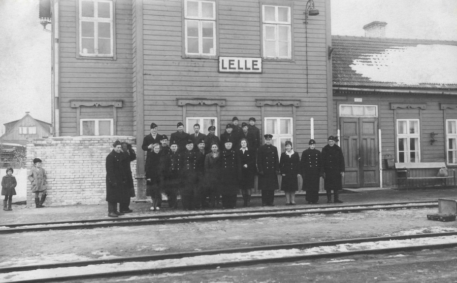 Stationmasters and rail workers
~1937
Lelle
