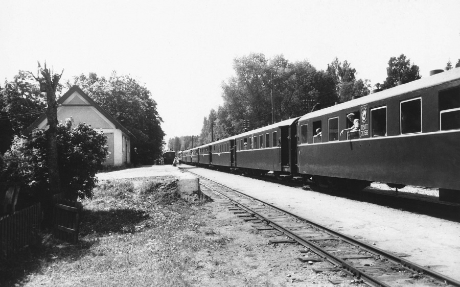 Tallinn-Viljandi passenger train
07.1969
Olustvere
