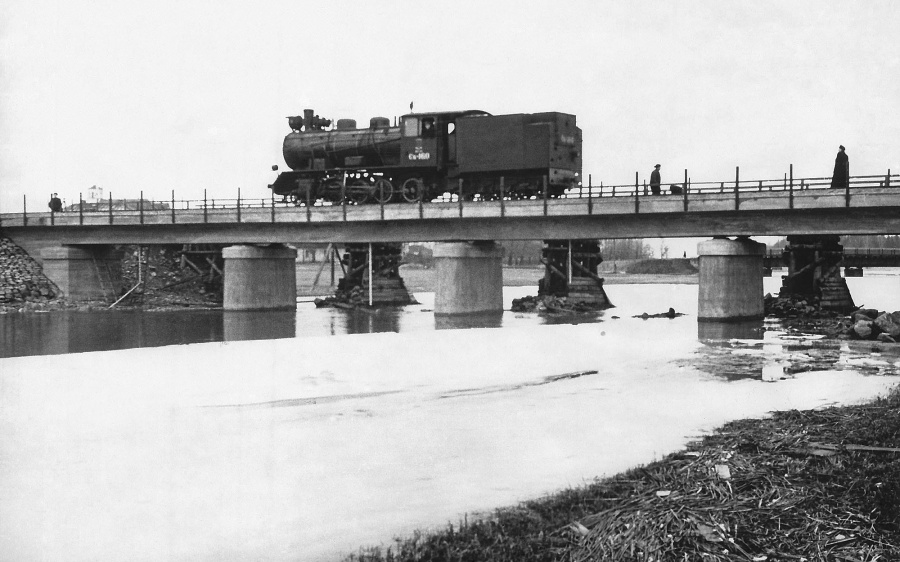 Sk-160
1954
Türi
Opening of new ferro-concrete railway bridge.
Uue raudbetoonist raudteesilla avamine.
