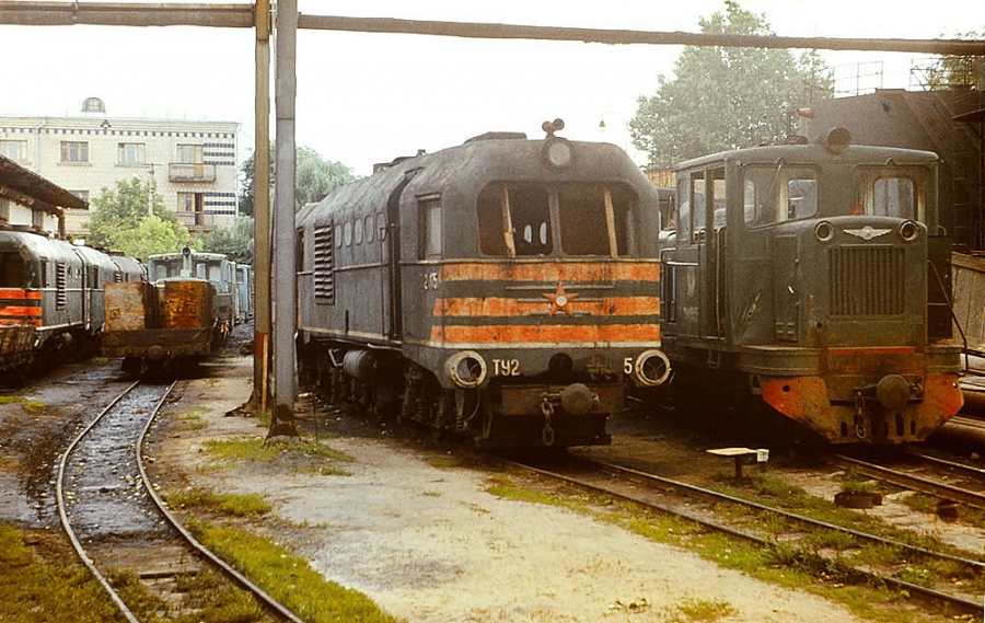 Gaivoron locomotive repair plant
18.06.1982
Smashed TU2 locomotives from Atbasar depot, Kazakhstan. At this time withdrawing them was forbidden but the locomotives became like these after every major repair.
