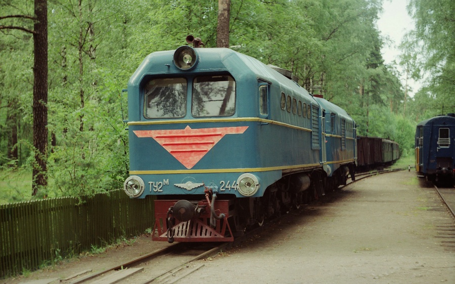 TU2-244 + TU2-273
09.07.1994
Rīga children railway
Mežaparks, Viesturi station

