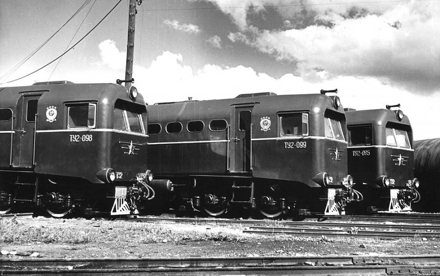 New diesel locomotives TU2-098 & TU2-099 & TU2-095
05.1957
Tallinn-Väike depot
