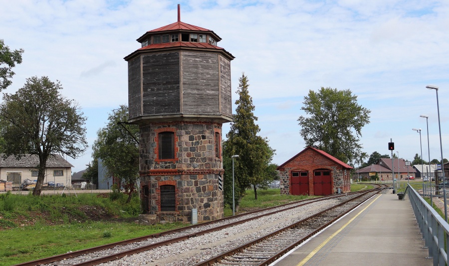 Viljandi watertower and  ex. narrow gauge depot
12.08.2019
