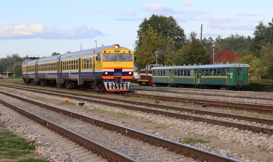 DR1A-227-6 and narrow passenger train
07.09.2019
Gulbene
