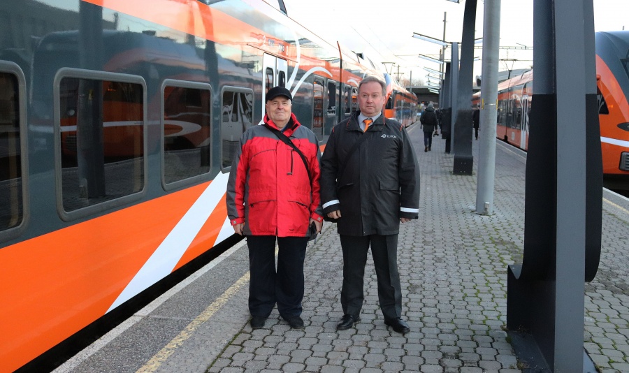 First EMU train driver Tarmo Pill and old rail veteran Erik Tennokene
08.12.2019
Opening of Tallinn-Turba train
