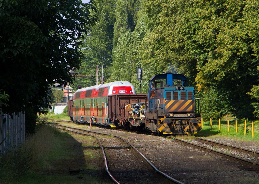 729.504
18.08.2016
Ostrava-Vítkovice
575.011 (Škoda EMU) on its way to Lithuania
Võtmesõnad: 575.011 Ostrava Škoda Vítkovice transport Lithuania