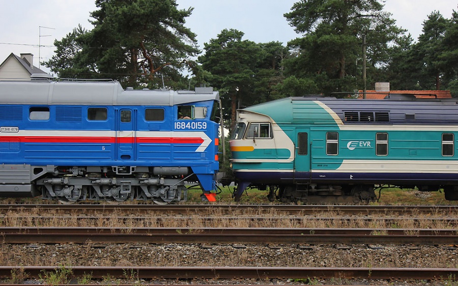 2TE116-1078 (Russian loco) + DR1A-243 (EVR DR1B-3714) during test drive Tallinn-Väike - Liiva - Tallinn-Väike
29.07.2014
Liiva
