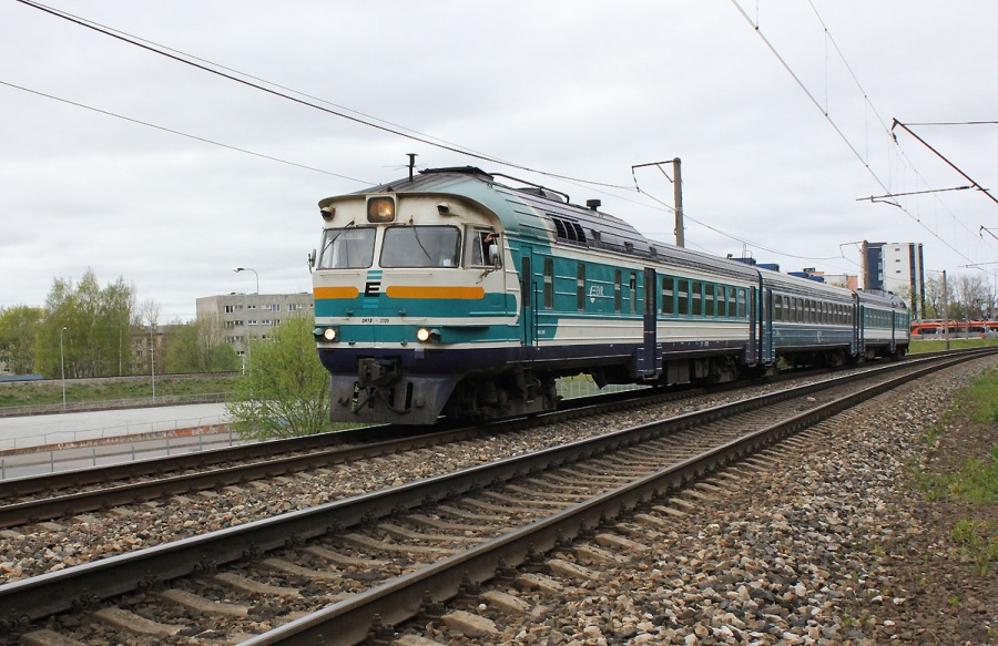 DR1A-239/251 (EVR DR1B-3705/3717)
11.05.2015
Tallinn - Tallinn-Väike
Last regular ride to depot of DMU type DR1.
