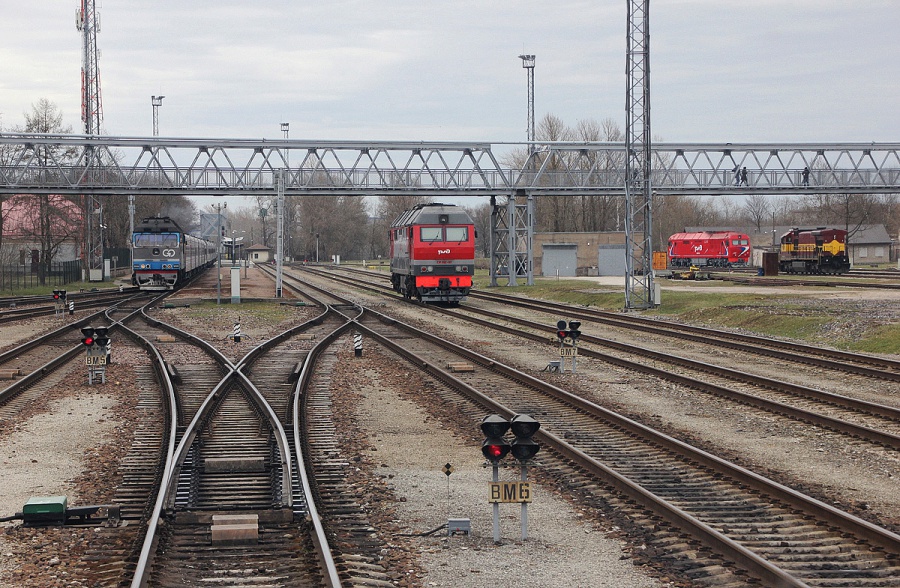 TEP70-0320 & TEP70BS-182 (Russian loco) & TEP70BS-093 (Russian loco)
06.05.2017
Narva
