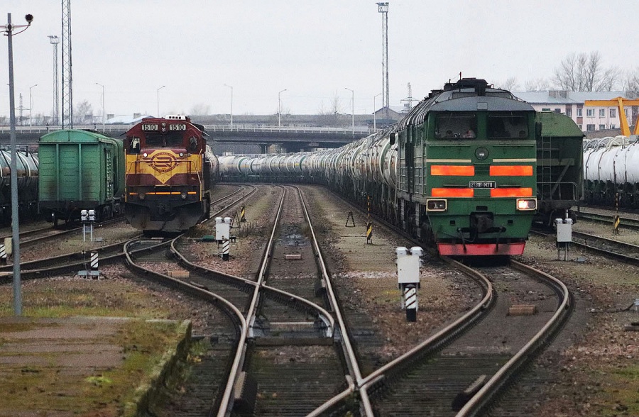 2TE116-1420 (Russian loco) & C36-7i-1510
15.11.2018
Narva
