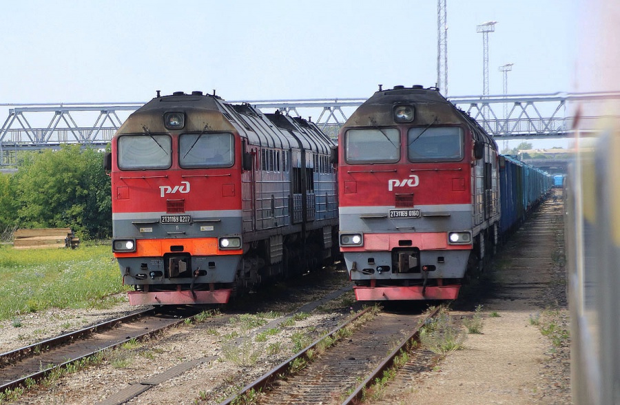 2TE116U-0207 (Russian loco) & 2TE116U-0160 (Russian loco)
22.07.2018
Narva
