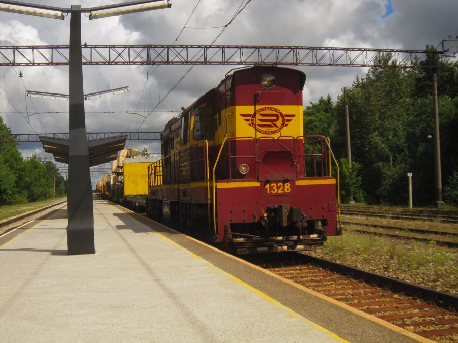 ČME3-4333 (EVR ČME3-1328) with maintenance train
19.07.2013
Vasalemma
