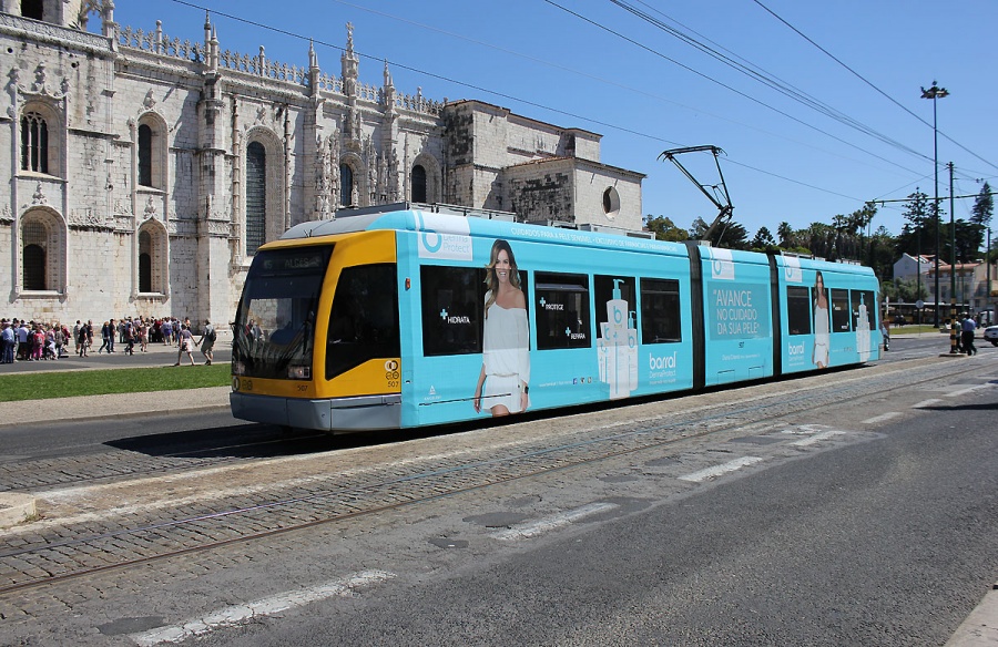 Siemens No. 507
22.05.2015
Lisbon
Line 15 is the onliest 900mm gauge modern tramway in Lisbon.
