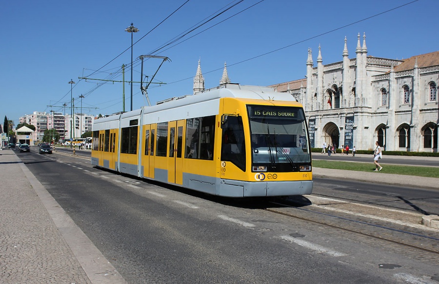 Siemens/Sorefame No. 510 
22.05.2015
Lisbon 
Line no. 15 is the onliest modern tramway in Lisbon, gauge 900 mm.
