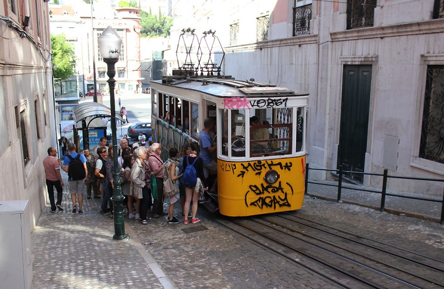 Cable tram Gloria
23.05.2015
Lisbon
