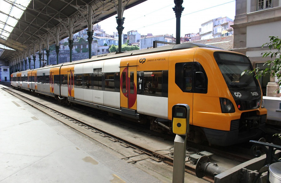 EMU 3400 series No 3429
27.05.2015
São Bento Railway Station, Porto 
