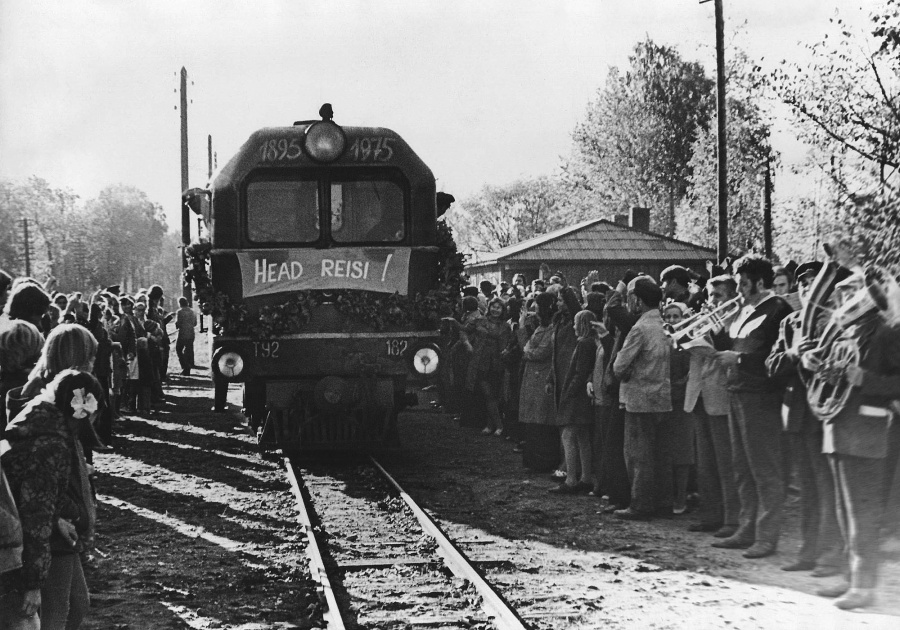 TU2-182
30.09.1975
Mõisaküla

Today, 45 years ago, the last narrow gauge train left from Estonia forever.
Täna 45 aastat tagasi lahkus viimane kitsarööpmeline rong Eestist, liinil Mõisaküla - Riisselja - Ainaži.
