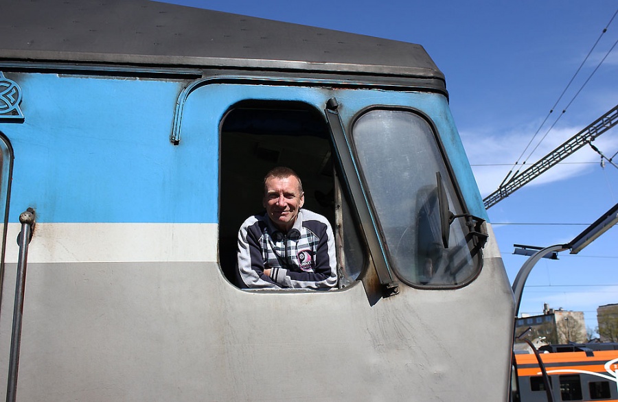 TEP70-0236
19.05.2015
Tallinn-Balti
Engineer A. Tikhomirov with the last train from Moscow.
Viimase Moskva reisirongi vedurijuht A. Tihhomirov.
